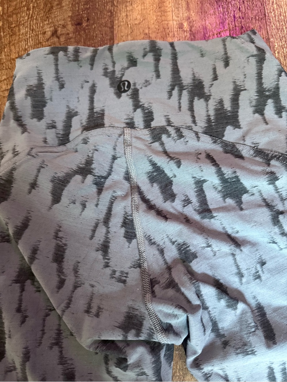 lululemon athletica Gray Patterned Leggings with Black Brushstroke Print - Picture 4 of 5
